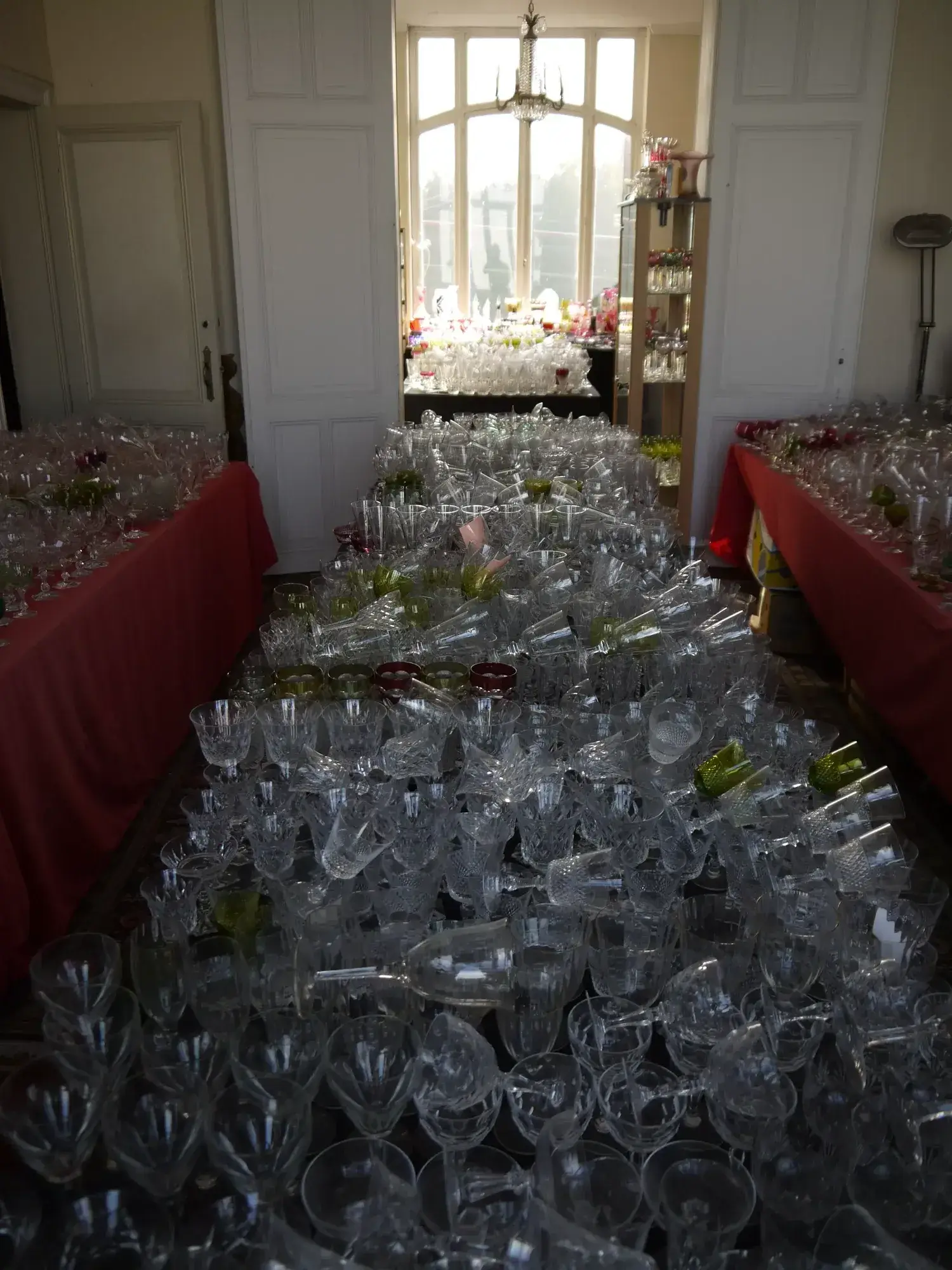 verres sur des tables