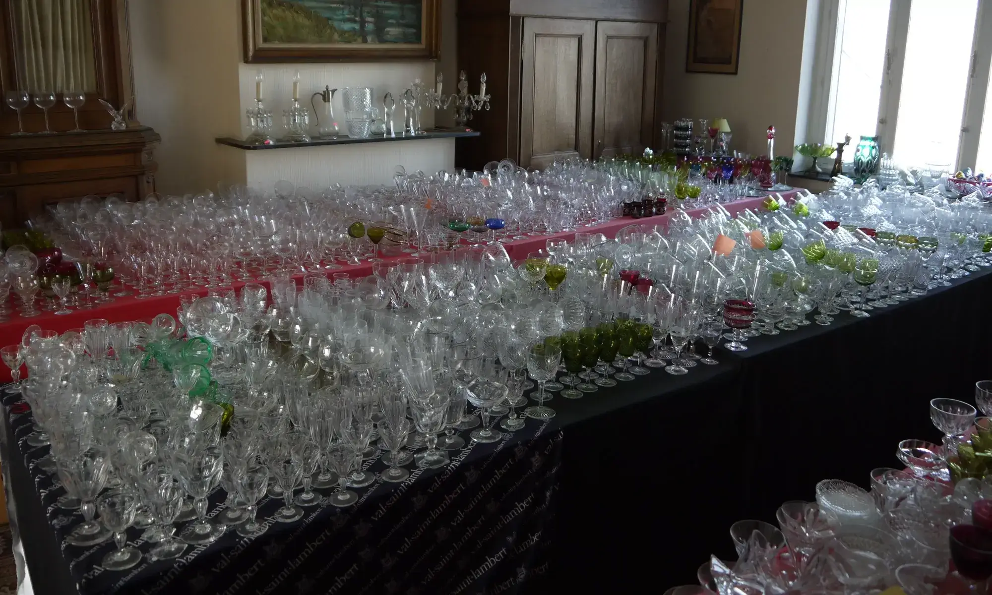 verres sur des tables